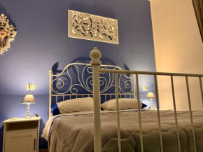 Vico Longo 25 - Ensuit flat in the heart of Naples Napoli